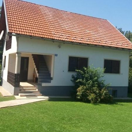Apartman Filip Apartamento Smoljanac Exterior foto
