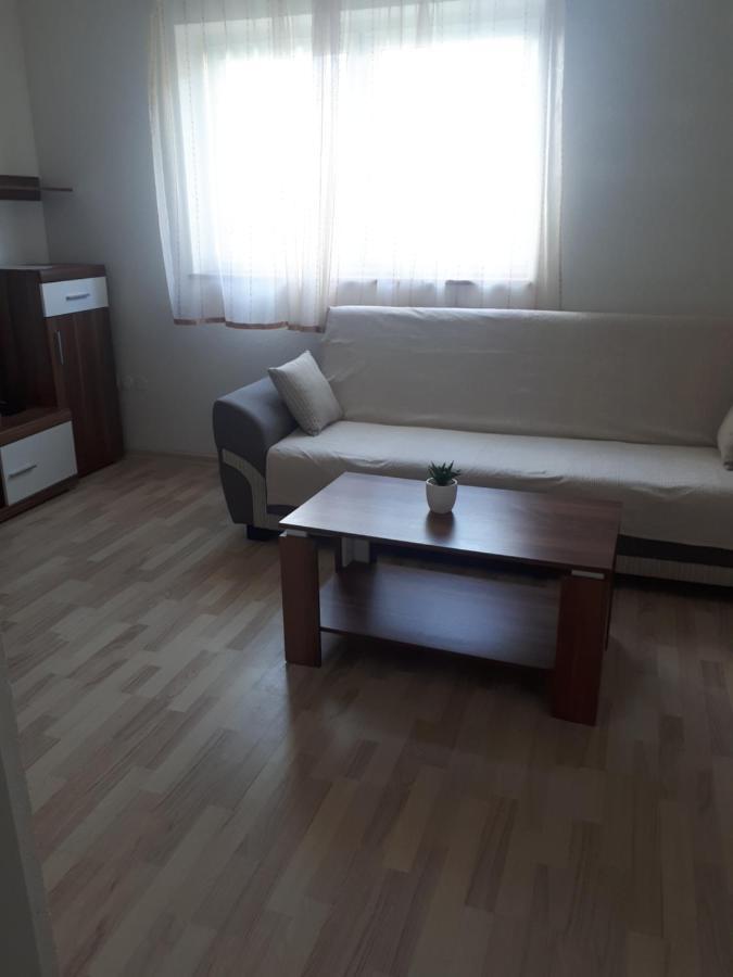 Apartman Filip Apartamento Smoljanac Exterior foto