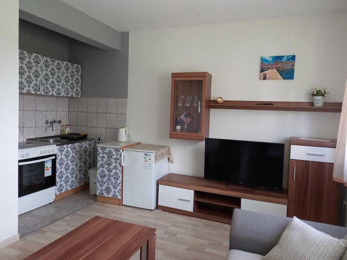 Apartman Filip Apartamento Smoljanac Exterior foto