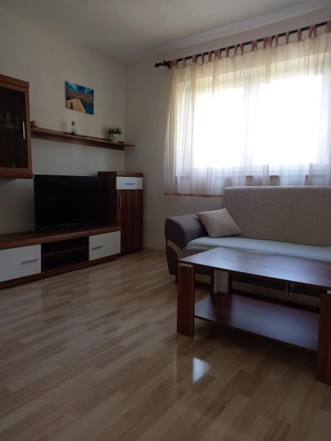 Apartman Filip Apartamento Smoljanac Exterior foto
