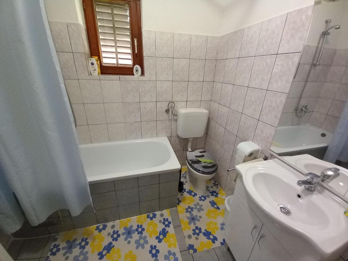 Apartman Filip Apartamento Smoljanac Exterior foto